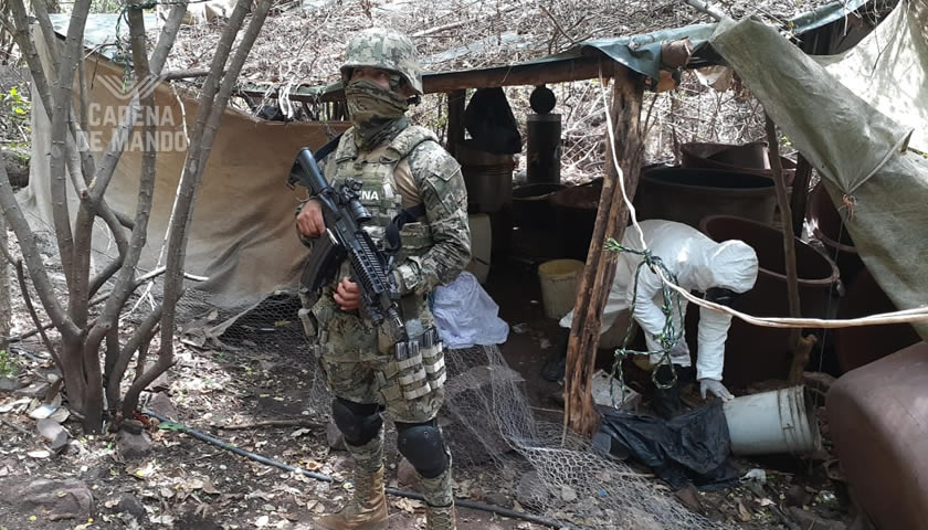 SEMAR ASEGURA DOS NARCOLABORATORIOS EN TACHINOLPA, SINALOA - CADENA DE MANDO