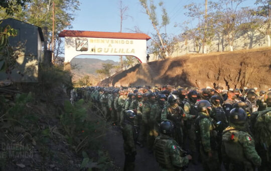 Ejército Mexicano ingresa al municipio de Aguililla - Cadena de Mando