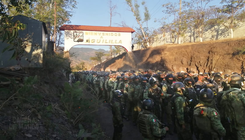 Ejército Mexicano ingresa al municipio de Aguililla - Cadena de Mando